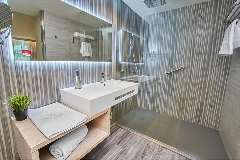 Gran Evenia Panamá Hotel Cidade do Panamá Exterior foto A wet room