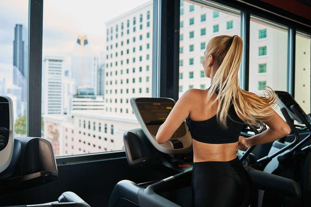 Gran Evenia Panamá Hotel Cidade do Panamá Facilidades foto A woman on a treadmill