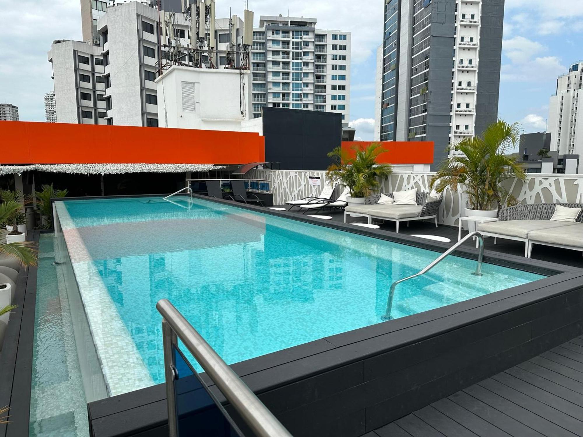 Gran Evenia Panamá Hotel Cidade do Panamá Exterior foto Rooftop pool at the hotel